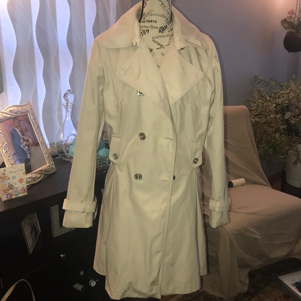 🦋Laundry by Shelli Segal Raincoat🦋